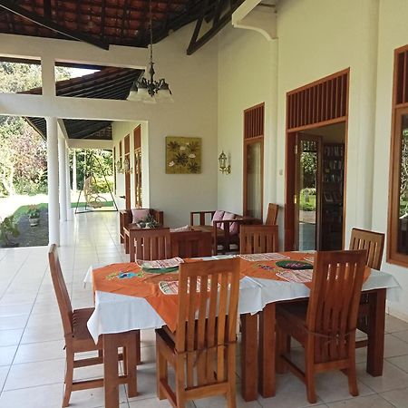 Guesthouse Rumah Senang Kalibaru Екстер'єр фото