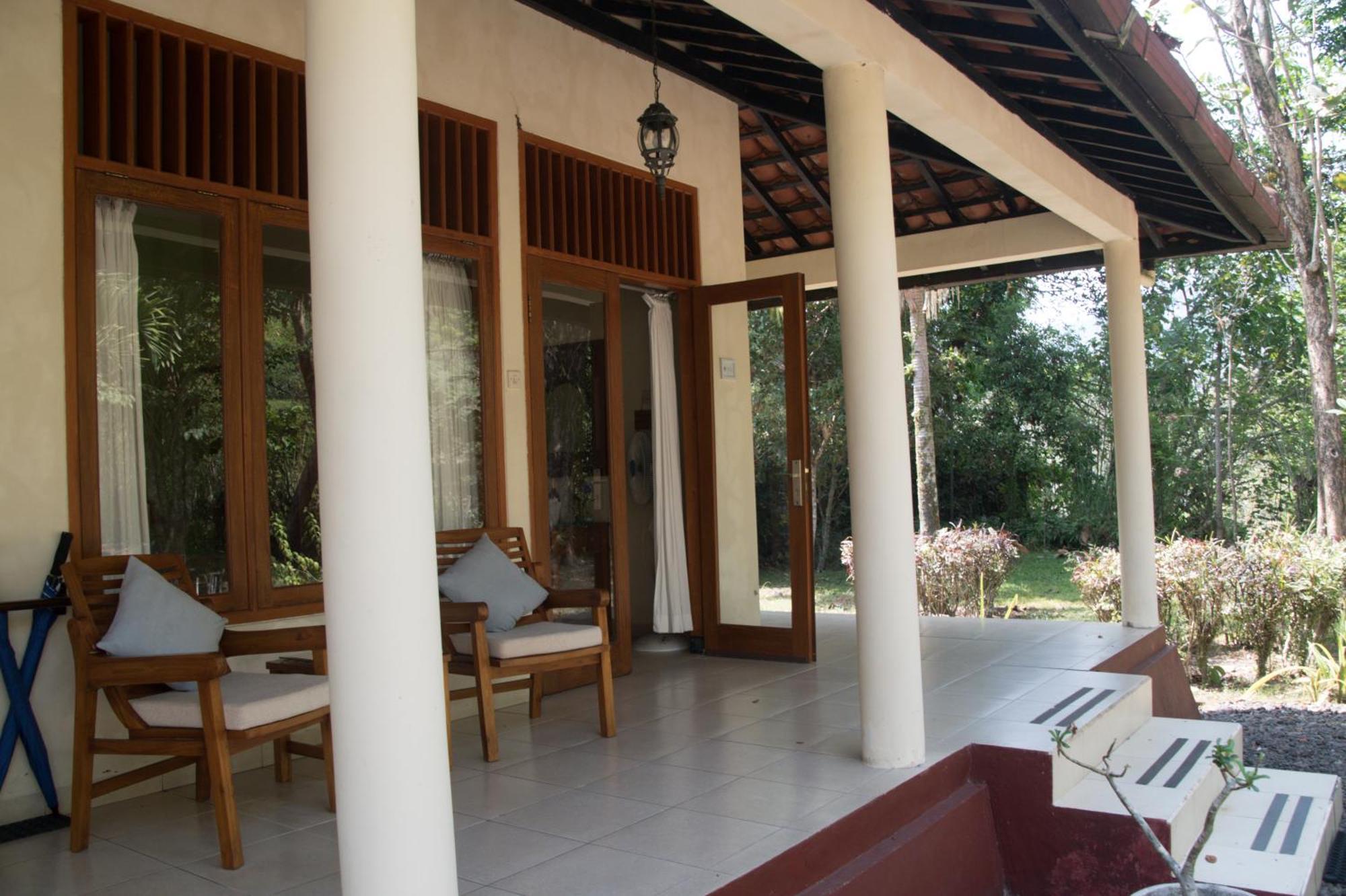 Guesthouse Rumah Senang Kalibaru Екстер'єр фото