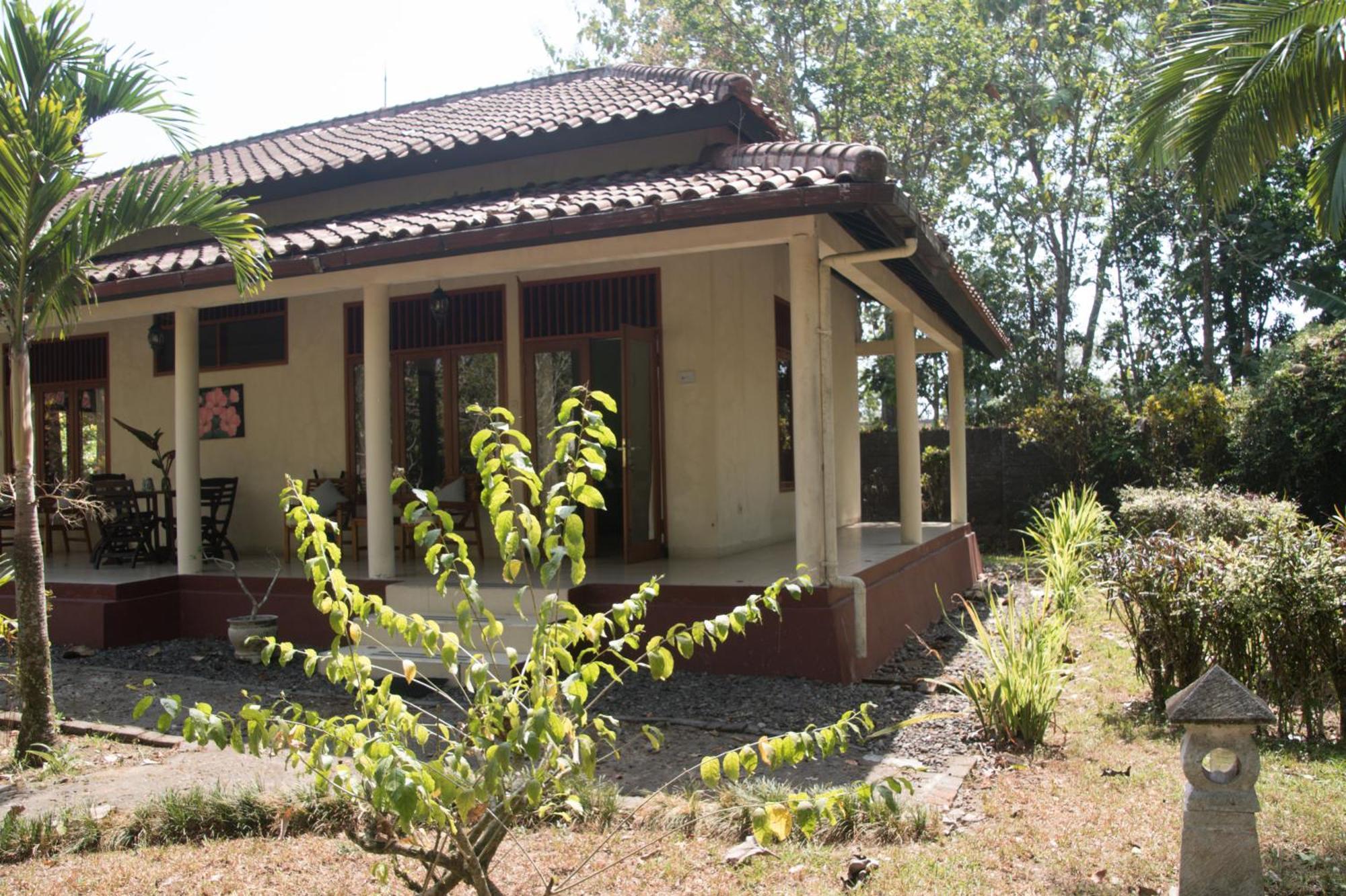Guesthouse Rumah Senang Kalibaru Екстер'єр фото