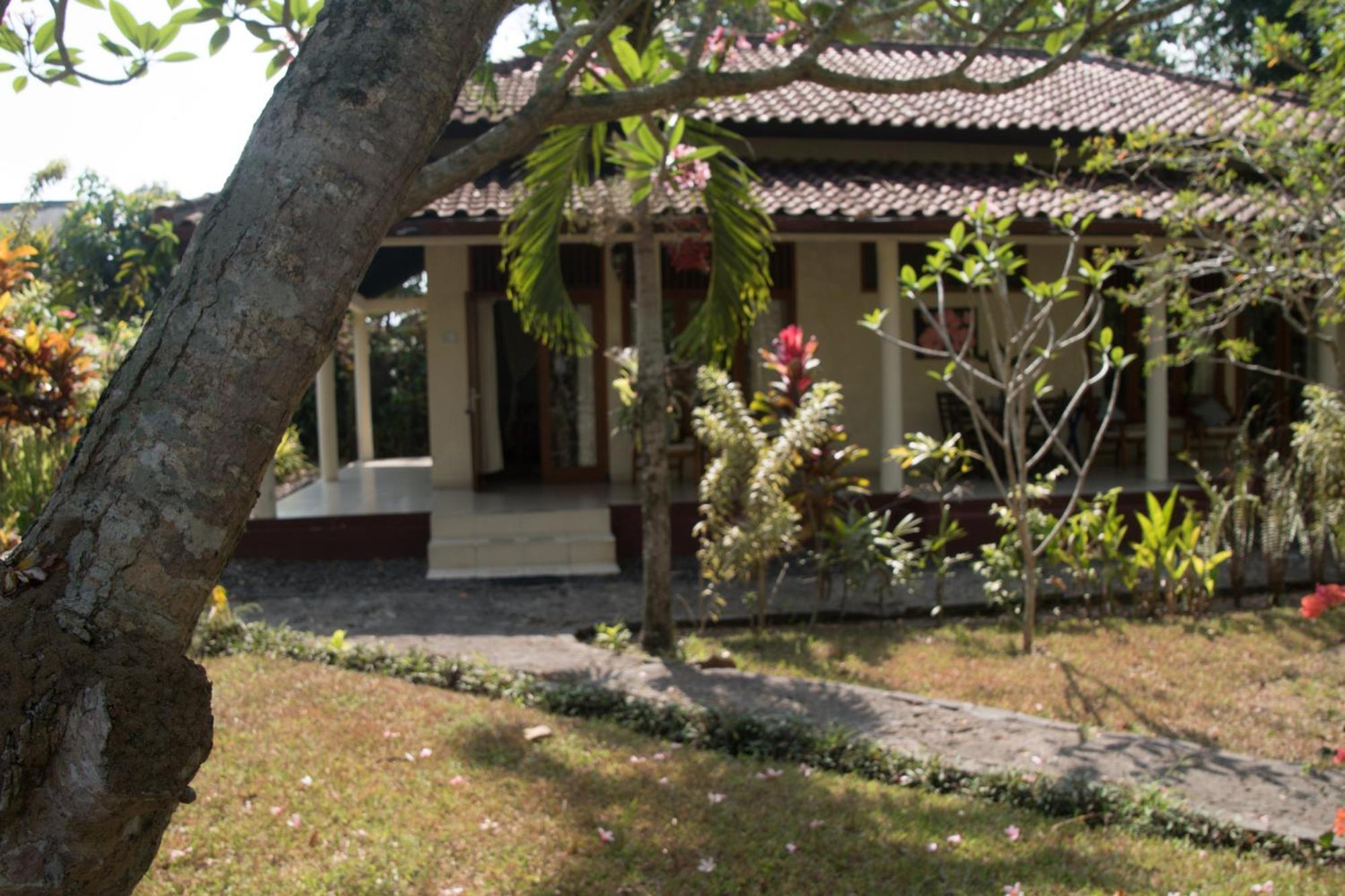 Guesthouse Rumah Senang Kalibaru Екстер'єр фото