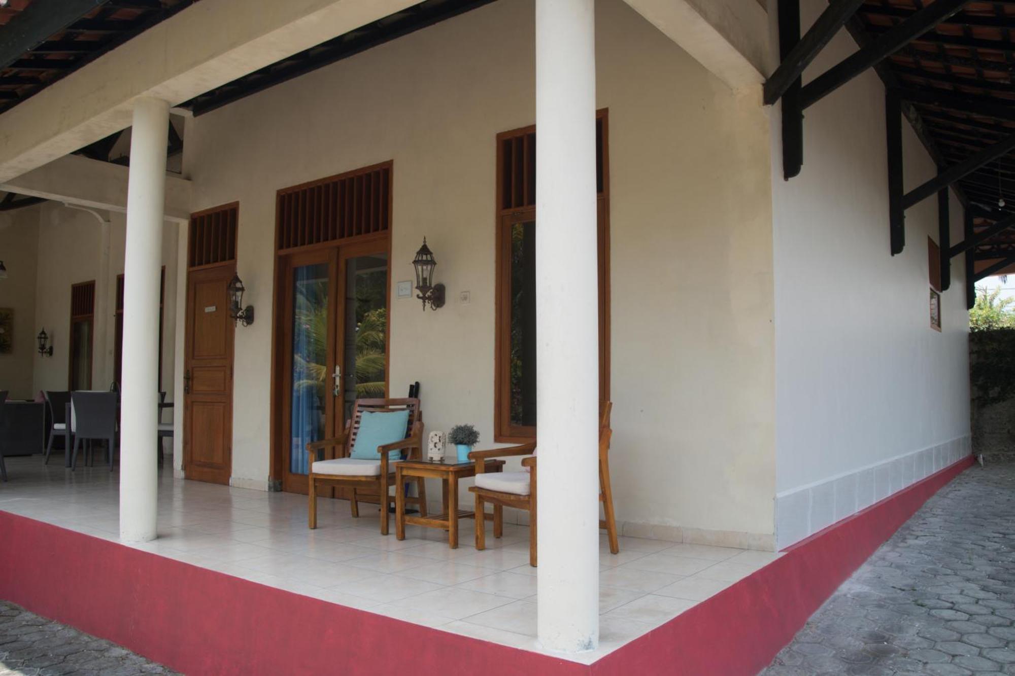 Guesthouse Rumah Senang Kalibaru Екстер'єр фото