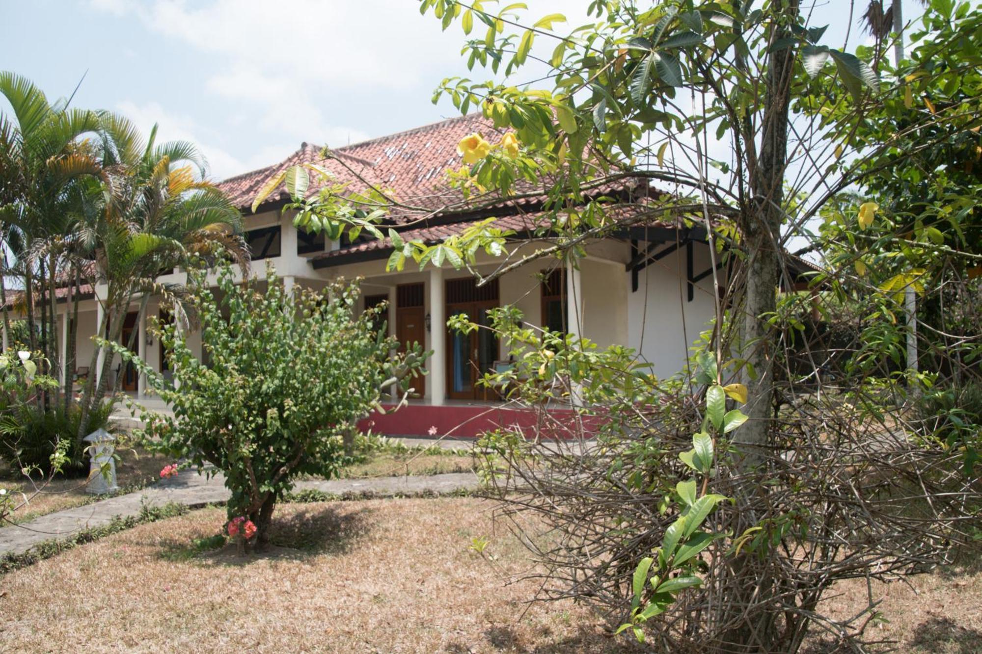 Guesthouse Rumah Senang Kalibaru Екстер'єр фото