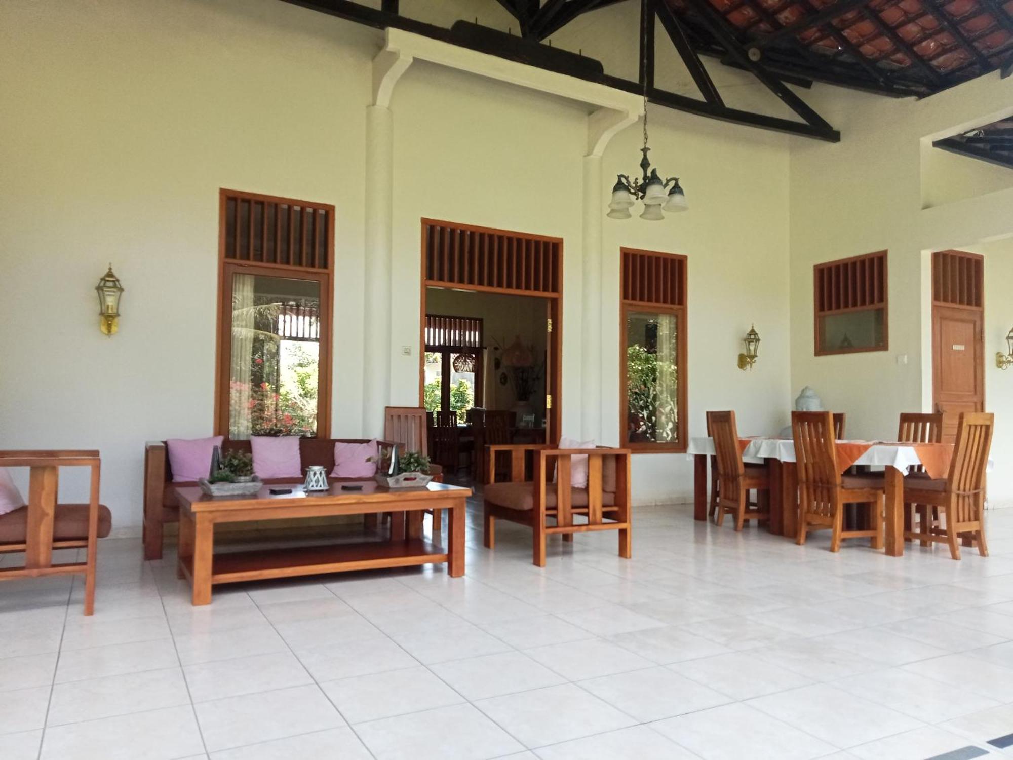 Guesthouse Rumah Senang Kalibaru Екстер'єр фото