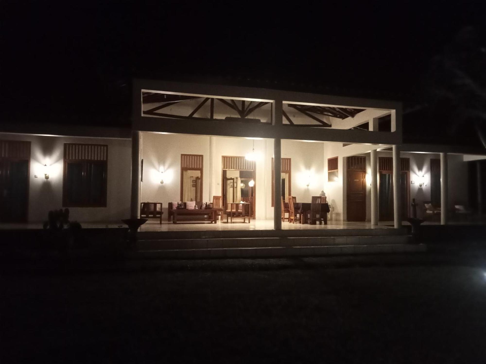 Guesthouse Rumah Senang Kalibaru Екстер'єр фото