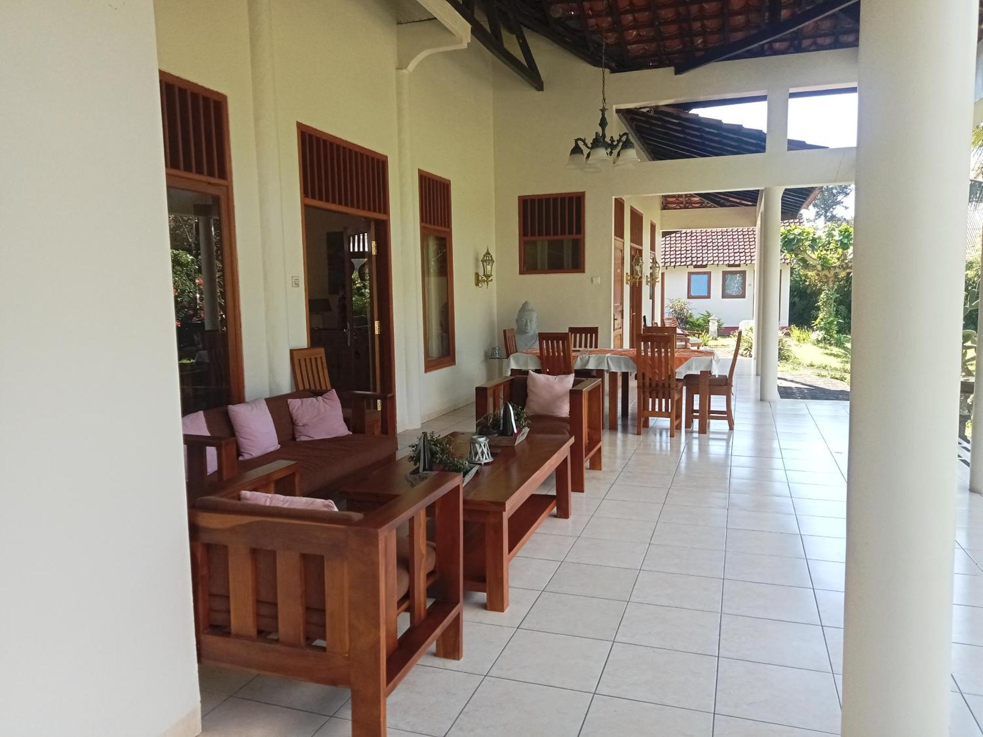 Guesthouse Rumah Senang Kalibaru Екстер'єр фото