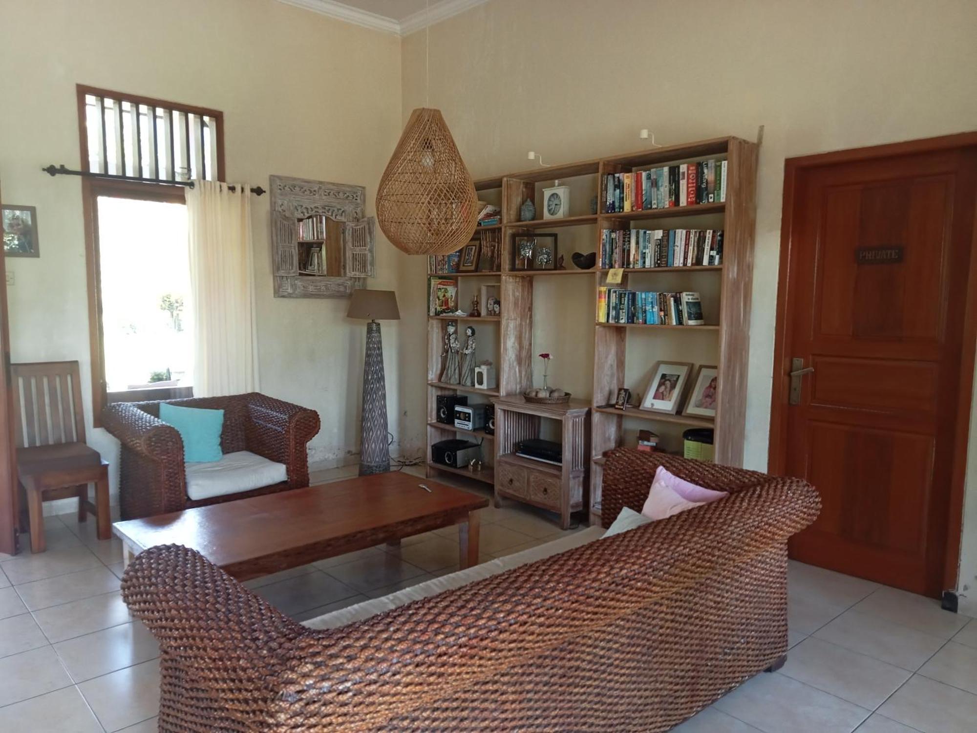 Guesthouse Rumah Senang Kalibaru Екстер'єр фото