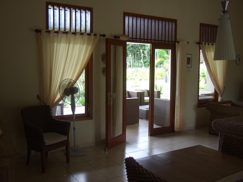 Guesthouse Rumah Senang Kalibaru Екстер'єр фото