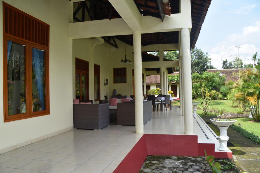 Guesthouse Rumah Senang Kalibaru Екстер'єр фото