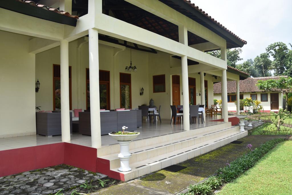 Guesthouse Rumah Senang Kalibaru Екстер'єр фото