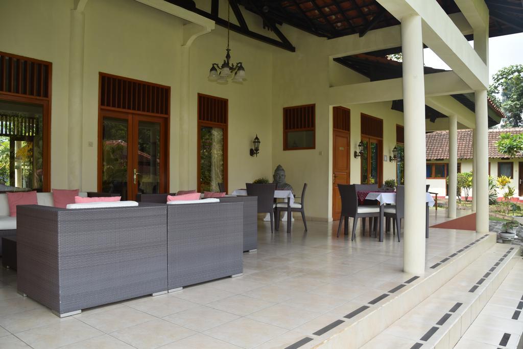 Guesthouse Rumah Senang Kalibaru Екстер'єр фото