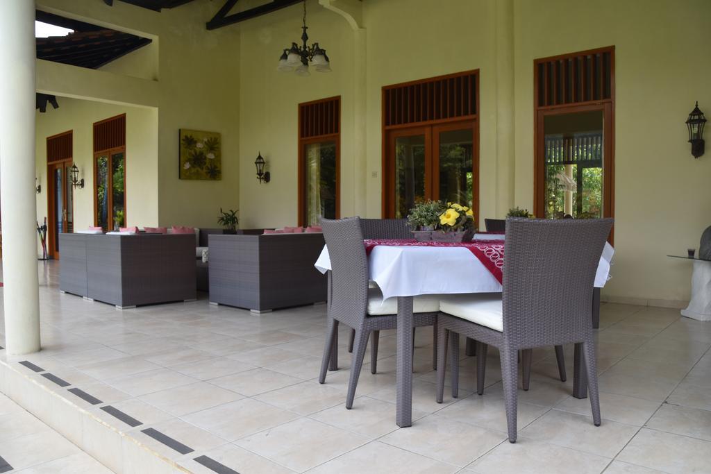 Guesthouse Rumah Senang Kalibaru Екстер'єр фото