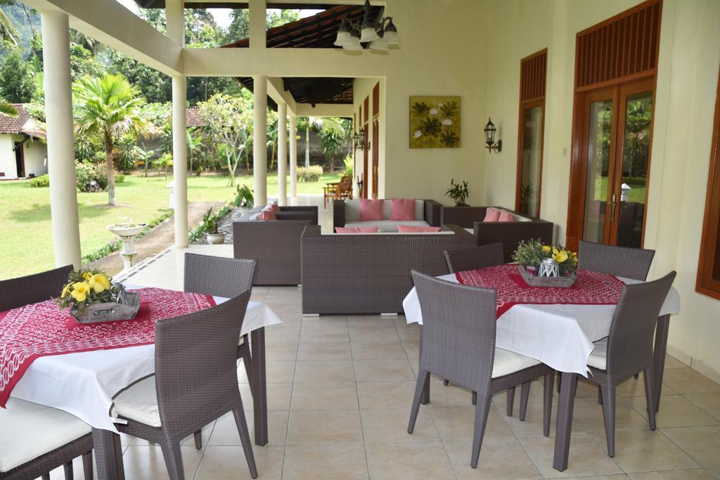 Guesthouse Rumah Senang Kalibaru Екстер'єр фото